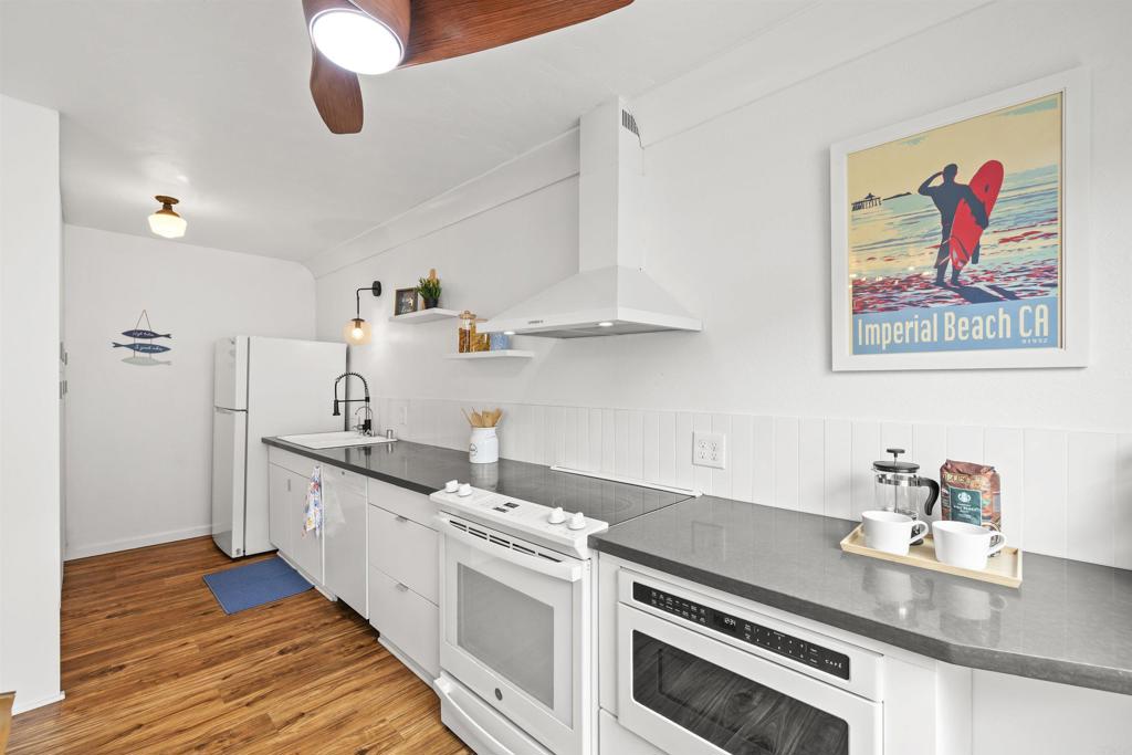 https://media.crmls.org/mediaz/3723ac55-a284-4ce4-b8db-1a93c618ba7a.jpg?preset=X-Large