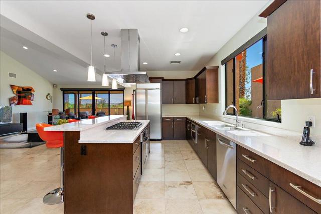 11 Vista Loma Drive, Rancho Mirage CA: https://media.crmls.org/mediaz/3723b226-b25b-4b91-bc84-f9215cd630c5.jpg