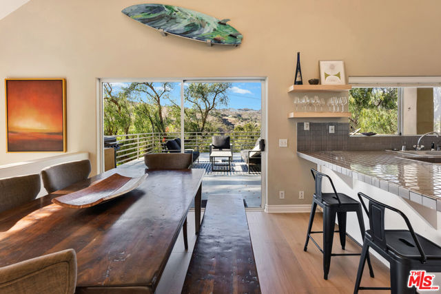 4350 Hillview Drive, Malibu CA: https://media.crmls.org/mediaz/3724e8f2-cc89-4a16-9adf-becd8ae800a4.jpg