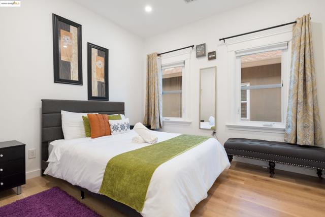 75 Echo Ave, Oakland CA: https://media.crmls.org/mediaz/3725402c-c04d-4ae7-bb76-e96c1377a4e5.jpg