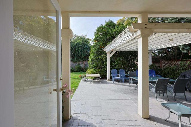 638 Margarita Ave, Coronado CA: https://media.crmls.org/mediaz/3725ca2a-bdb2-4660-9158-34cd258a01ee.jpg