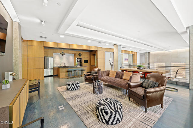 840 E Green Street, Pasadena CA: https://media.crmls.org/mediaz/37260b61-1ca9-495e-a2cb-010e2a7ce623.jpg
