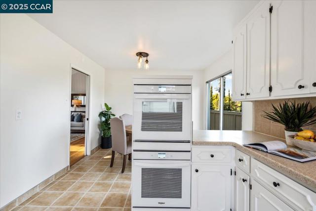 3503 Highland Ave, Redwood City CA: https://media.crmls.org/mediaz/3726baaa-fd49-4393-870a-cffe967dc8c5.jpg