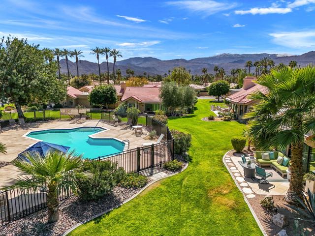 12 Galicia Court, Palm Desert CA: https://media.crmls.org/mediaz/3726cb48-a138-46b0-a7d5-11413e61c776.jpg