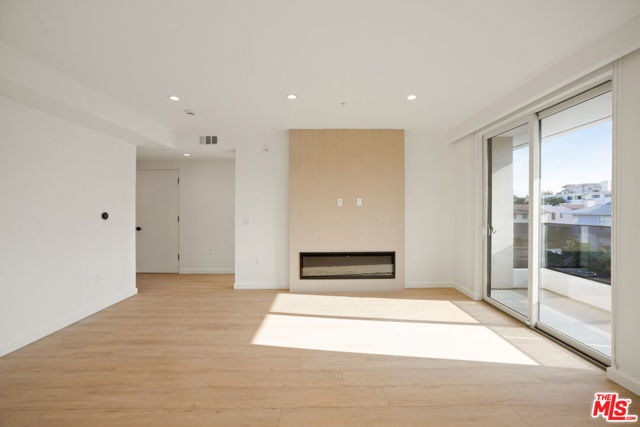 1414 S Beverly Drive Drive, Los Angeles CA: https://media.crmls.org/mediaz/37270c62-e447-47ef-bf40-7e800af724c9.jpg
