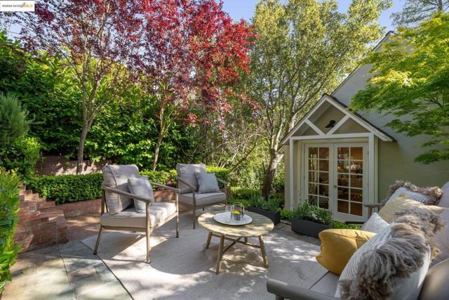 1143 Keith Ave, Berkeley CA: https://media.crmls.org/mediaz/37279c66-8e13-42bc-ae71-fd9390807fe7.jpg