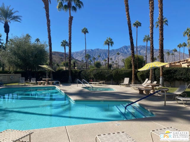 2700 Lawrence Crossley Road, Palm Springs CA: https://media.crmls.org/mediaz/37282c03-401b-47c6-b809-5bf0492ea412.jpg
