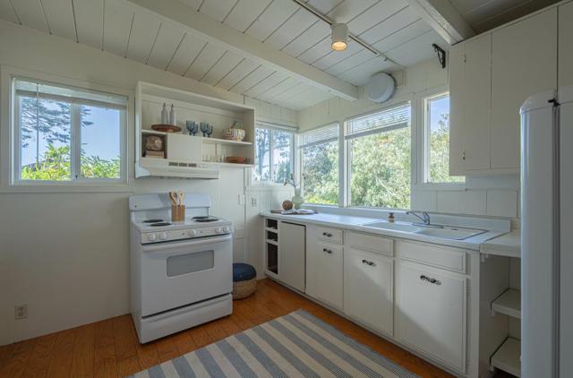 1208 Presidio Boulevard, Pacific Grove CA: https://media.crmls.org/mediaz/3728372f-89f5-49af-aa0c-1e6b895be51c.jpg