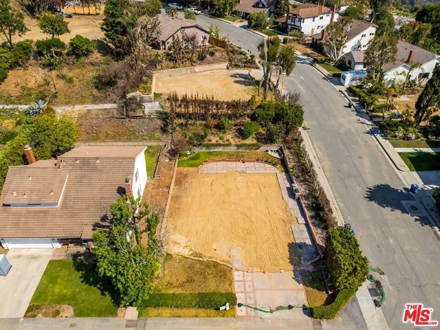 17177 Avenida De La Herradura, Pacific Palisades CA: https://media.crmls.org/mediaz/372986d2-acce-4168-8259-2c5bb43f26e1.jpg
