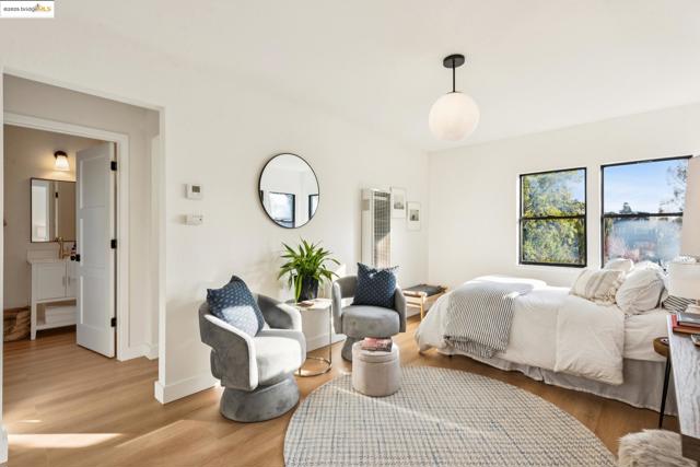 1521 Josephine St, Berkeley CA: https://media.crmls.org/mediaz/3729900c-8228-4641-89a9-9bf57957609a.jpg