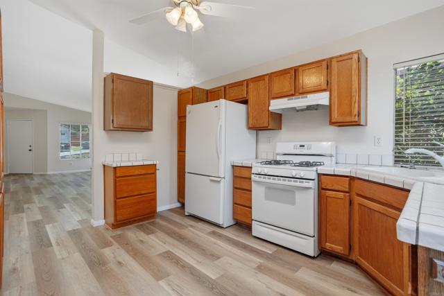 Detail Gallery Image 12 of 29 For 2035 Badger Gln, Escondido,  CA 92029 - 3 Beds | 2 Baths