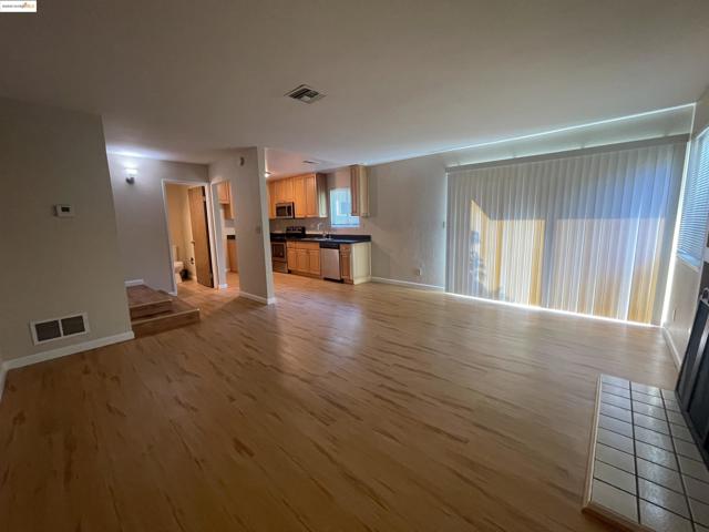 3901 Clayton Rd, Concord CA: https://media.crmls.org/mediaz/3729b2de-760d-4910-93c7-a404832abfaa.jpg
