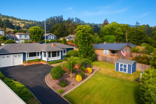 3279 N Cabrillo Highway, Half Moon Bay CA: https://media.crmls.org/mediaz/3729d510-c061-44bb-bc53-abb40f43e359.jpg