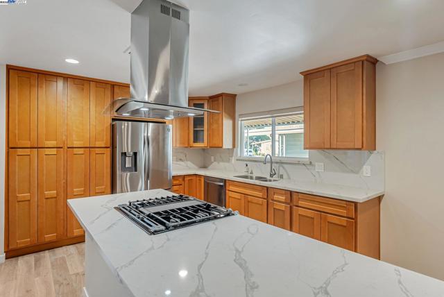 29270 Sandburg Way, Hayward CA: https://media.crmls.org/mediaz/3729f748-a242-494c-9e3d-fdbf469e7cbd.jpg