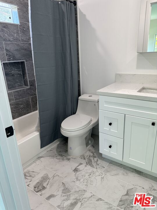 3556 Butler Avenue, Los Angeles CA: https://media.crmls.org/mediaz/372a2f7a-7223-4703-9318-2d731faa2cbe.jpg