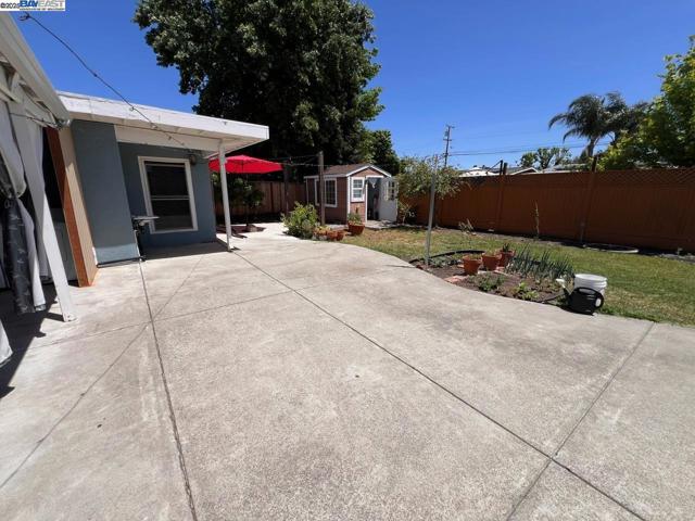 2748 Eastgate Ave, Concord CA: https://media.crmls.org/mediaz/372a3077-53e7-4cc8-a1fa-3a7ab6710e0e.jpg