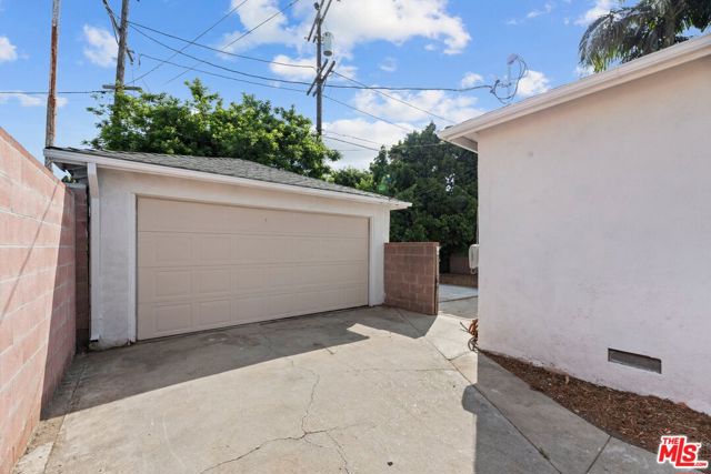 4222 Corinth Avenue, Los Angeles CA: https://media.crmls.org/mediaz/372a5f3a-8dfd-4bba-9913-f673d129c8ce.jpg