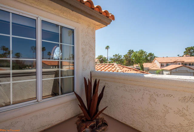 292 Desert Falls E Drive, Palm Desert CA: https://media.crmls.org/mediaz/372a5f7c-78ef-468d-93f8-df256de40864.jpg