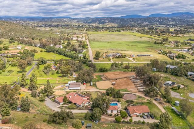 20119 Para Siempre Vista, Ramona CA: https://media.crmls.org/mediaz/372aa01d-1f9c-4b3d-b4a9-dd7daba07580.jpg