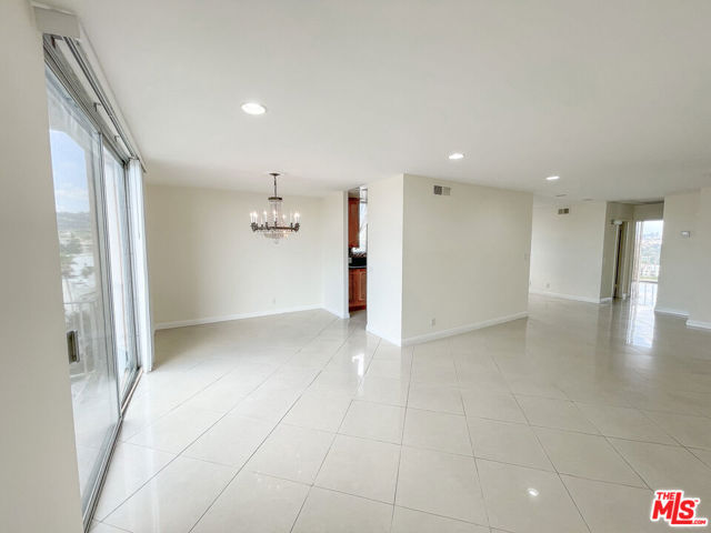 100 South Doheny Drive, 920 photo 2