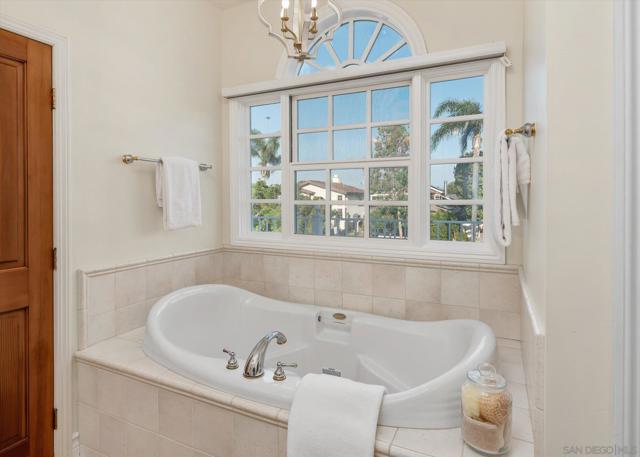 260 H Avenue, Coronado CA: https://media.crmls.org/mediaz/372b817c-674b-4ee3-bf8b-532daa574e01.jpg