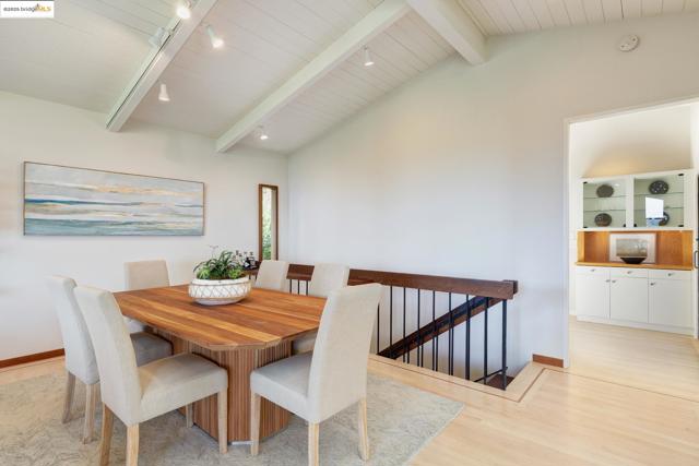 20 Ascot Ct, Oakland CA: https://media.crmls.org/mediaz/372b9901-60c4-4db1-896b-dcda4c483ceb.jpg