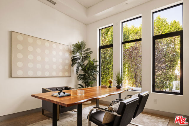 4445 Camellia Avenue, Studio City CA: https://media.crmls.org/mediaz/372bbb60-48d9-4f4b-9c9b-b051ceb719b2.jpg