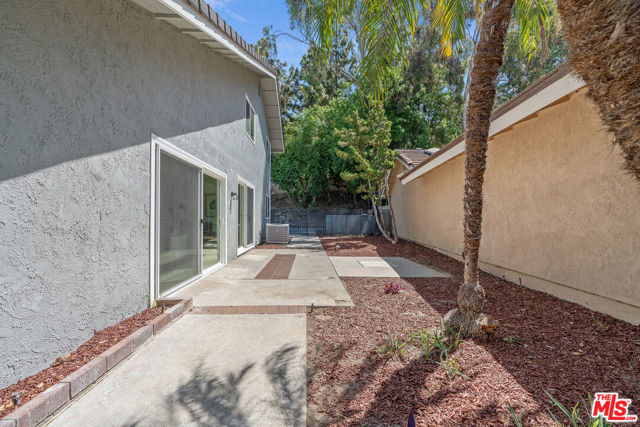 19 Rippling, Irvine CA: https://media.crmls.org/mediaz/372bc42f-70a4-4339-ade2-4d58c048a919.jpg