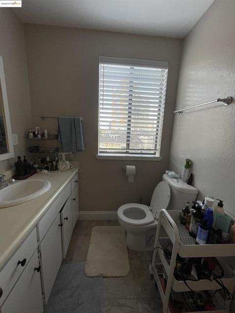 290 Park View Terrace, Oakland CA: https://media.crmls.org/mediaz/372bd35c-a35e-4079-9471-bd5eec754539.jpg
