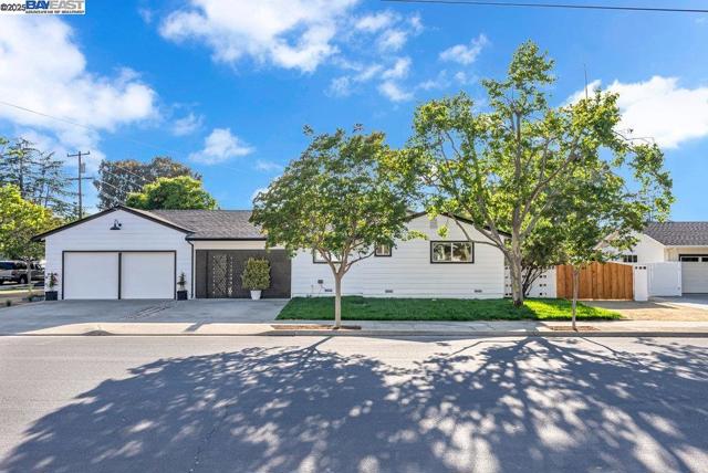 4374 Emory Way, Livermore CA: https://media.crmls.org/mediaz/372c8373-9def-48e2-9b4c-8341bb37b925.jpg