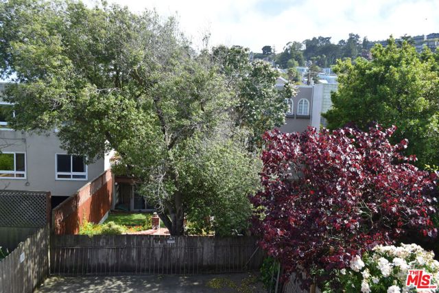 437 29th Street, San Francisco CA: https://media.crmls.org/mediaz/372ccd98-2338-431c-a513-3db85eb59620.jpg