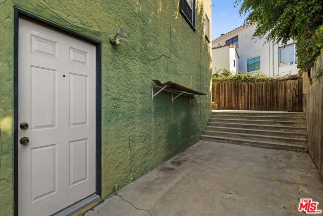 1540 Stanford Drive photo 31