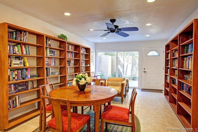 2294 Caminito Castillo, La Jolla CA: https://media.crmls.org/mediaz/372d50b0-348b-4c94-8308-19f1c2f49370.jpg