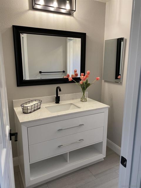 2354 Valley View Pl, Escondido CA: https://media.crmls.org/mediaz/372d97be-3ee1-4dfd-b31e-e5237344782e.jpg