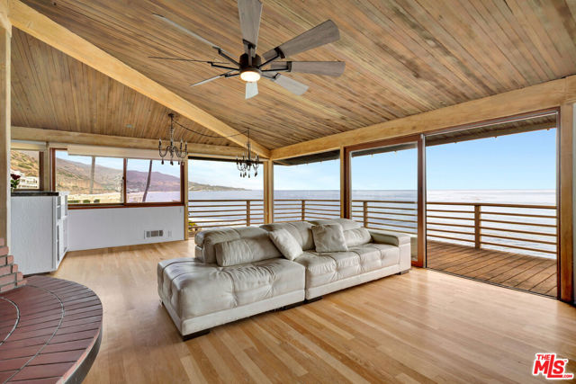 26636 Latigo Shore Drive, Malibu CA: https://media.crmls.org/mediaz/372da3c7-8cd3-4797-a7a6-9ba6008cde70.jpg