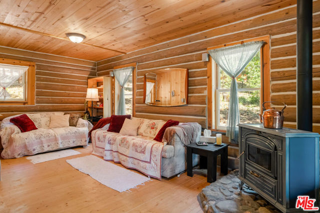 15050 Scott Bar Mountain Lookout Road, Fort Jones CA: https://media.crmls.org/mediaz/372e10d6-9900-4d24-bb82-4bb206e1f0d3.jpg
