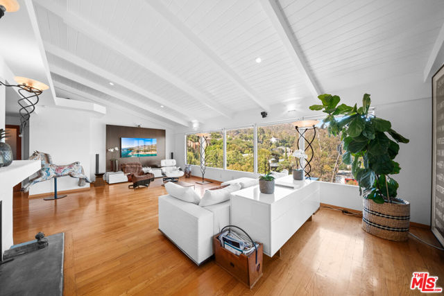 3162 Durand Drive, Los Angeles CA: https://media.crmls.org/mediaz/372e27f4-e44d-4f72-b7be-96c9c7b83255.jpg
