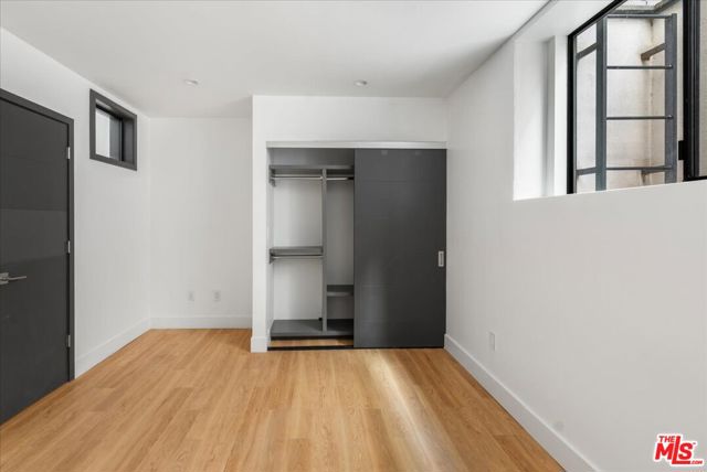616 N FULLER Avenue, Los Angeles CA: https://media.crmls.org/mediaz/372e9293-546f-44a9-a470-145d3a49d046.jpg