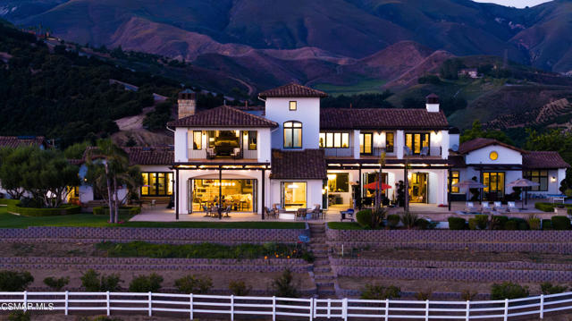 1451 E La Loma Avenue, Somis CA: https://media.crmls.org/mediaz/372ea31e-53e2-4f16-b920-4e14f49433d8.jpg