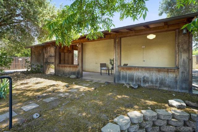 1353 Roxanne Dr, El Cajon CA: https://media.crmls.org/mediaz/372eec61-2d60-4e32-8bcb-28b0a07cc709.jpg