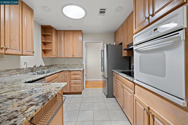4816 Meadowbrook Dr, Richmond CA: https://media.crmls.org/mediaz/372f2904-ceae-4a5f-92c6-a762c0b78dc3.jpg
