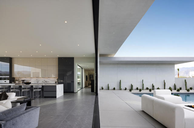 16 Via Linea, Rancho Mirage CA: https://media.crmls.org/mediaz/372fba5a-e8c6-4d60-8ff6-abcc3665d6c1.jpg