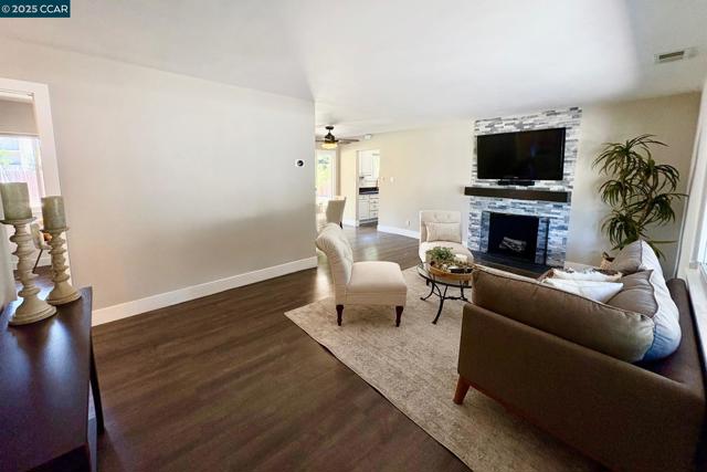 2036 Helen Road, Pleasant Hill CA: https://media.crmls.org/mediaz/372fd786-f79b-41ea-8e77-7fb160c8b791.jpg