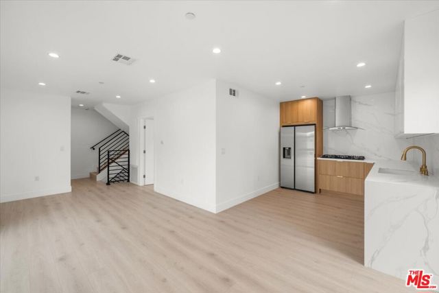 4922 S Centinela Avenue, Los Angeles CA: https://media.crmls.org/mediaz/373000e5-d8bf-4eea-9355-8a1d25b02d12.jpg