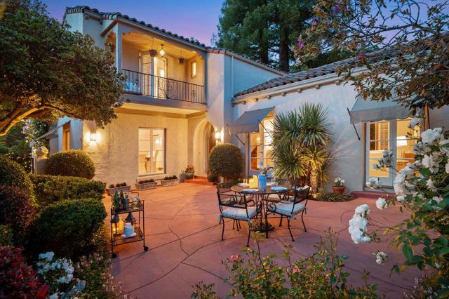 706 Edgewood Road, San Mateo CA: https://media.crmls.org/mediaz/37311293-437d-4d3a-b505-df7193166a42.jpg