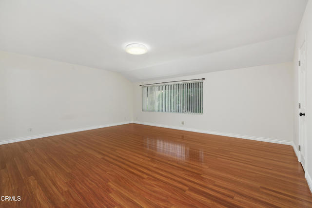 9503 Via Venezia, Burbank CA: https://media.crmls.org/mediaz/3731360b-46bc-4428-ba0b-b3df37bb4626.jpg