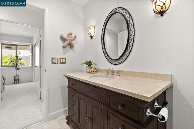 4033 Terra Granada Dr, Walnut Creek CA: https://media.crmls.org/mediaz/37313b46-7b8f-4e85-93c1-11f2d6789f12.jpg