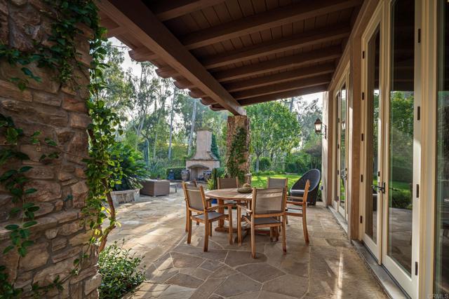Detail Gallery Image 18 of 42 For 6627 Calle Ponte Bella, Rancho Santa Fe,  CA 92091 - 5 Beds | 6/1 Baths