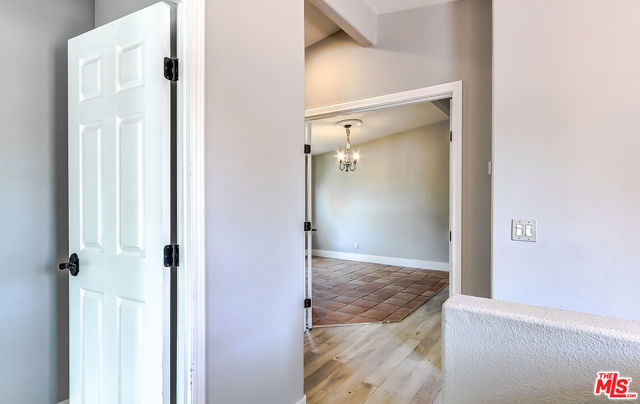 117 Navajo Lane, Topanga CA: https://media.crmls.org/mediaz/373264a5-2830-4b3b-97cf-105e0d7fa34a.jpg