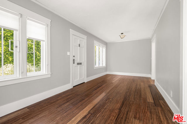 1047 9th Street, Santa Monica CA: https://media.crmls.org/mediaz/3732c7eb-a20b-4e46-84c7-e2386cfa0185.jpg